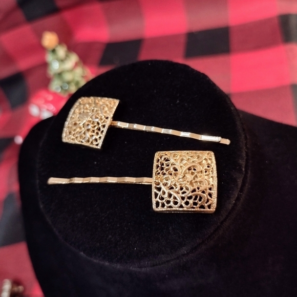 SALE Vintage Floral Design Gold Unique Hair Accessory Bobby pins - Picture 2 of 7